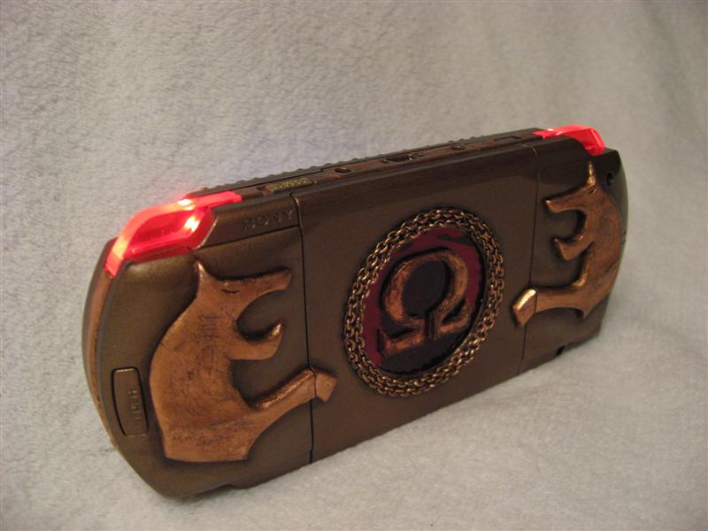 Illustration for article titled Sony PSP God of War Mod Looks Bloodthirstily Fantastic